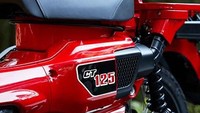 Kapasitas tangki CT125 Hunter Cub mencapai 5,3 liter yang tentunya sudah cukup besar untuk ukuran motor bebek.Foto: Honda