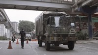 Pihak Kepolisian Raja Malaysia dan militer bertugas bersama untuk menjaga Kuala Lumpur saat masa Lockdown guna mencegah penyebaran virus Corona kian meluas.