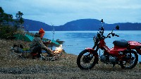 Sebagai informasi, CT125 Hunter Cub merupakan versi lain dari Super Cub series. Motor ini dirancang untuk kebutuhan berkendara di berbagai medan jalan, dan juga diklaim cocok digunakan untuk turing ke area pedalaman untuk kegiatan motocamping.Foto: Honda