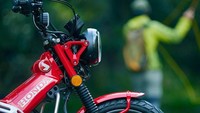 Motor bebek petualang ini juga dilengkapi teknologi kekinian seperti lampu LED di depan.Foto: Honda