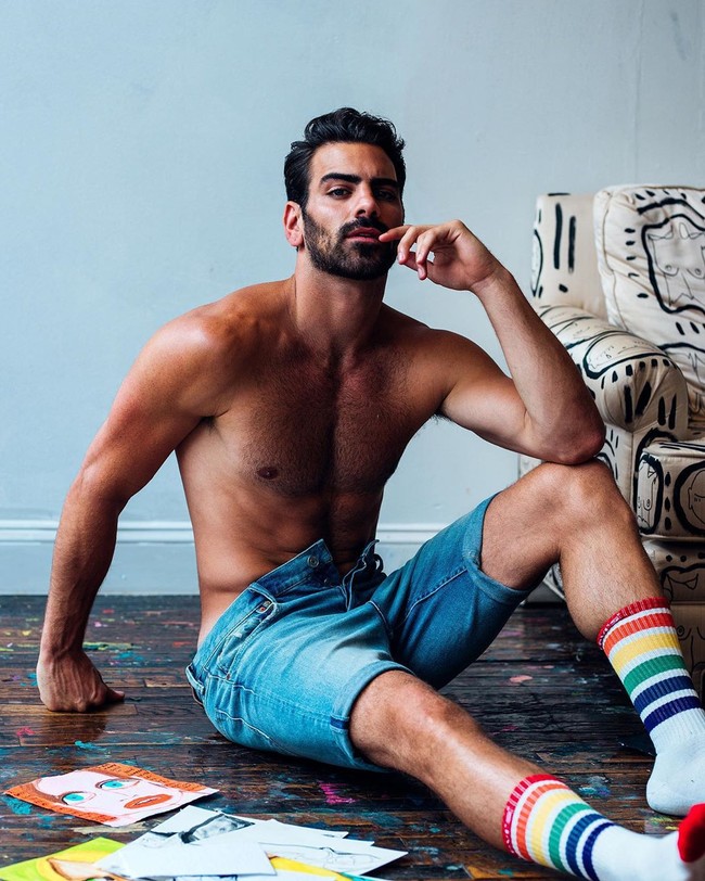 Nyle DiMarco hanya menghubungi dokternya dan isolasi diri sendiri. Kondisinya pun kini membaik. Foto: Instagram/@nyledimarco