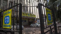 Untuk mencegah penyebaran covid-19 lebih lanjut, pemerintah India berencana untuk menyetop akses lalu lalang di 75 distrik di seluruh negeri termasuk kegiatan perbankan sekalipun.