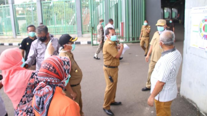 Walkot Bekasi Cek Simulasi Tes Massal Corona.