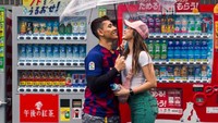 Ke Jepang tak lengkap kalau tak beli minuman di vending machine. Mesin otomatis inipun sering dimanfaatkan jadi latar foto Instagramable. Foto: Instagram andreadianbimo