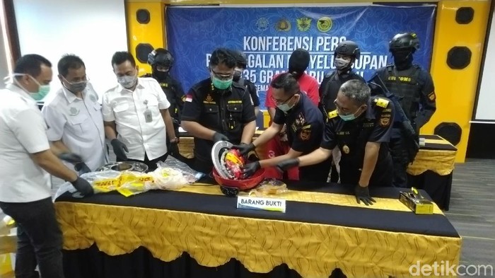 Penyelundupan 1 kg sabu di paket alat masak asal Malaysia digagalkan