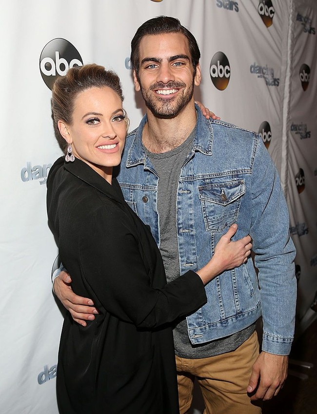 Selain model, Nyle juga dikenal sebagai kontestan Dancing with the Stars musim ke-22, berpasangan dengan Peta Murgatroyd, seorang penari latin. Keduanya keluar sebagai pemenang. Foto: Jesse Grant