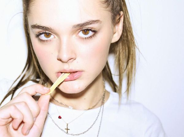 Momen Ngemil Charlotte Lawrence yang Terpapar Covid-19