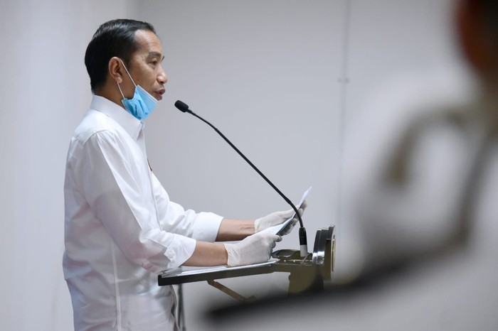 Presiden Jokowi di RS Darurat Penanganan COVID-19.