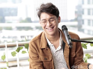 Kabar Bahagia! Besok Ardhito Pramono Bakal Temani Kamu yang di Rumah Aja