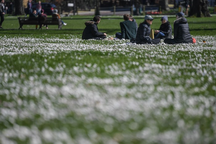 LONDON, ENGLAND  - MARCH 22: People are seen sitting among daisies on Clapham Common on March 22, 2020 in London, United Kingdom. British Prime Minister Boris Johnson urged that people dont visit their parents this Mothering Sunday to curb the spread of COVID-19, which has killed 233 people in the UK.  (Photo by Peter Summers/Getty Images)