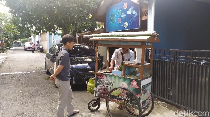 Corona Mewabah, Pedagang di Garut Tetap Eksis Jualan