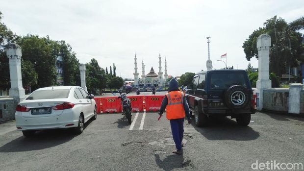 Kurangi Kerumunan Warga, Walkot Tegal Tutup Jalan Protokol dan Matikan PJU