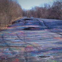 Kebakaran yang terjadi di kota ini sangat sulit dipadamkan, sehingga pada tahun 1980-an pemerintah memutuskan untuk merelokasi sebanyak mungkin penduduk dan menyediakan uang lebih dari Rp 698 milyar untuk membantu para penduduk di sana. Foto: Instagram @lifemomentsllc