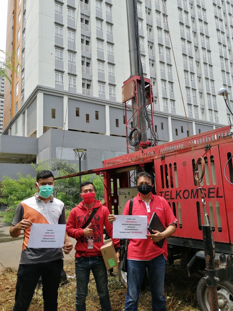 Telkomsel memperkuat kapasitas dan kualitas jaringan broabdband di tiga lokasi Rumah Sakit Darurat Khusus penanganan pasien Corona.