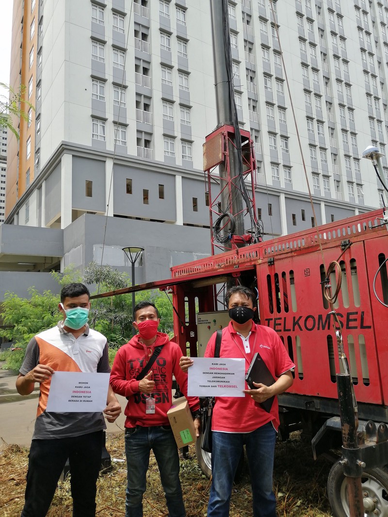 Telkomsel memperkuat kapasitas dan kualitas jaringan broabdband di tiga lokasi Rumah Sakit Darurat Khusus penanganan pasien Corona.