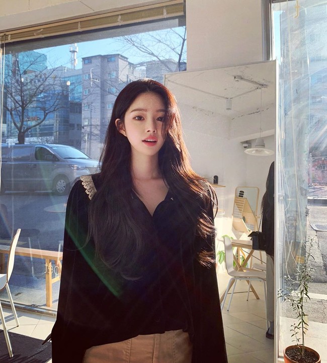 Sebelumnya Yoo Hye Won dan Seungri pernah digosipkan pacaran ketika tertangkap berpelukan di Amsterdam, Belanda. Namun kabar tersebut tidak dikonfirmasi oleh kedua agensi mereka. Foto: Instagram @yu__hyewon