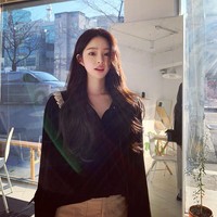 Sebelumnya Yoo Hye Won dan Seungri pernah digosipkan pacaran ketika tertangkap berpelukan di Amsterdam, Belanda. Namun kabar tersebut tidak dikonfirmasi oleh kedua agensi mereka. Foto: Instagram @yu__hyewon