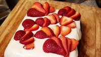 Buat para vegan, pengguna Twitter @asia_not_aha menunjukkan kreasi kue strawberrynya yang terbuat dari bahan-bahan gluten free. Foto: Twitter