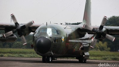 Pesawat Hercules yang Angkut Alkes Corona Mendarat di Jakarta