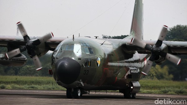 Pesawat Hercules yang Angkut Alkes Corona Mendarat di Jakarta