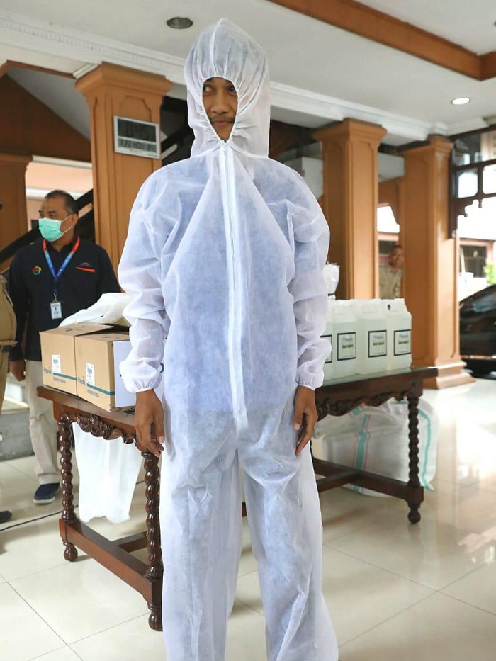 Baju Hazmat buatan RSUD Dr Moewardi Solo, Senin (23/3/2020).