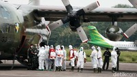 Jubir Pemerintah untuk Penanganan Virus Corona (COVID-19), Achmad Yurianto menyampaikan ada 150 ribu test kit yang diangkut oleh pesawat Hercules.