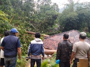 Longsor di 5 Desa Cianjur, Rusak Rumah-Ratusan Warga Mengungsi