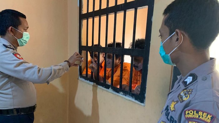 Tahanan di Polsek Pondok Aren Difasilitasi Video Call