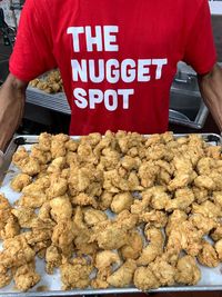 Restoran Ini Sumbang 360 Kilogram Chicken Nugget Saat Wabah Corona