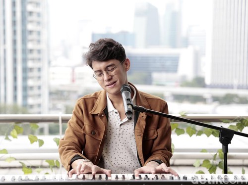 Ardhito Pramono saat berkunjung ke kantor detikcom.