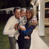 Sarah Kohan, Istri mantan bintang Manchester United, Javier Hernandez, jadi kontroversi setelah berbagi foto dirinya tanpa busana saat menaiki kuda. Aksi Sarah itu pun dianggap tak etis di tengah pandemi virus corona. Foto: Instagram