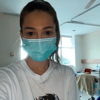 Andrea Dian menjadi selebriti Indonesia yang mengaku positif virus corona di awal COVID-19 menyerang Tanah Air. Dalam unggahan di Instagram, wanita 34 tahun ini dinyatakan positif COVID-19 pada 18 Maret 2020 dan langsung diisolasi di salah satu rumah sakit rujukan. Foto: Instagram andreadianbimo