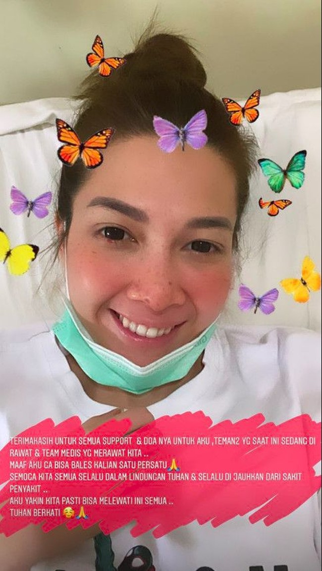 Andrea Dian menjadi selebriti kedua Indonesia yang mengaku positif virus corona. Dalam unggahan di Instagram, wanita 34 tahun ini dinyatakan positif COVID-19 pada 18 Maret 2020 dan langsung diisolasi di salah satu rumah sakit rujukan. Foto: Andrea Dian. Instagram