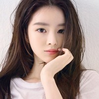 Para netizen menyoroti kehadiran seorang wanita yang berada di dalam mobil Seungri eks Bigbang ketika baru wajib militer. Diduga wanita tersebut adalah aktris Yoo Hye Won. Foto: Instagram @yu__hyewon