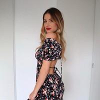 Sarah memang kerap berbagi postingan gaya seksi dirinya dalam balutan bikini, dress hingga busana minim yang memperlihatkan lekuk tubuhnya. Foto: Instagram