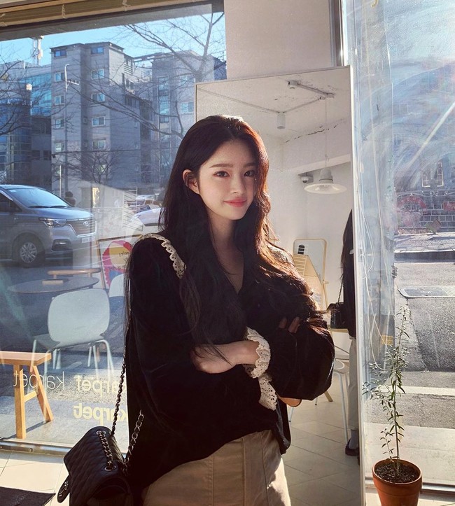 Namun beberapa waktu lalu ia diketahui kembali membuka akun Instagram meski belum mengunggah postingan apapun. Karena hal ini, ia kembali jadi perbincangan.Foto: Instagram @yu__hyewon