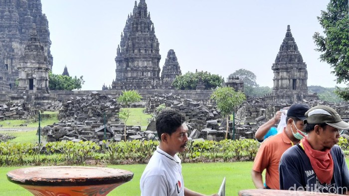 Persiapan Tawur Agung Kesanga di Prambanan, Senin (23/3/2020).