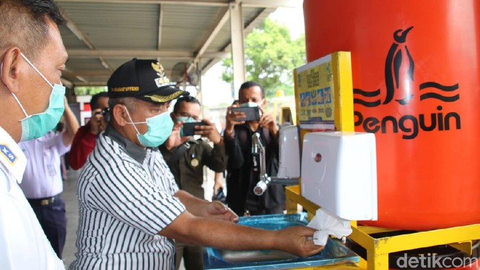 Pemkot Bekasi menyediakian wastafel portabel di stasiun hingga terminal agar warga mudah cuci tangan untuk mencegah Corona (dok. Istimewa)