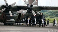 Pesawat ini sebelumnya terbang dari Shanghai, China, dengan membawa obat Avigan dan Chloroquine untuk pasien-pasien yang terjangkit virus Corona di Tanah Air.