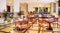 The Media Hotel juga dilengkapi dengan 4 restoran, salah satunya adalah The Breeze Cafe yang asyik buat nongkrong seperti ini. (dok. The Media Hotel)