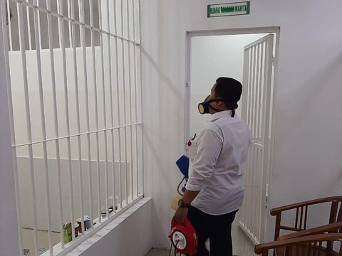 Cegah Corona, Ruang Sidang-Tahanan PN Jaksel Disemprot Disinfektan