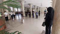 Dalam sambutannya pada upacara penghormatan terakhir almarhum di Balairung UGM, Rektor UGM Panut Mulyono mengatakan seluruh civitas akademika dan seluruh keluarga besar UGM sedang berduka. Istimewa/Humas UGM.