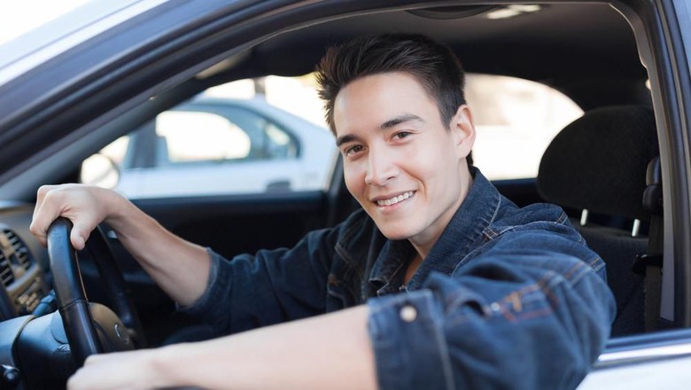 Mobil Naik Mobil