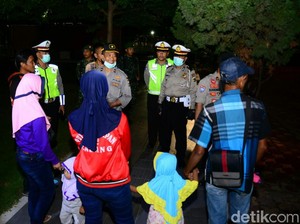 Banyak Anak Kecil Diajak ke Keramaian, Polisi Situbondo Minta Warga Bubar