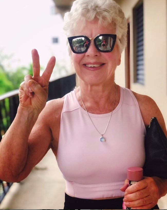 Karena kondisi kesehatannya tersebut yang semakin menurun maka dokter merasa perlu untuk meningkatkan dosis obatnya, kecuali jika MacDonald mau mengubah gaya hidupnya secara drastis. Merasa lelah karena harus terus menerus mengonsumsi obat, maka MacDonald memutuskan untuk memutuskan mengubah gaya hidupnya dan lebih rajin berolahraga. Foto: Instagram @trainwithjoan