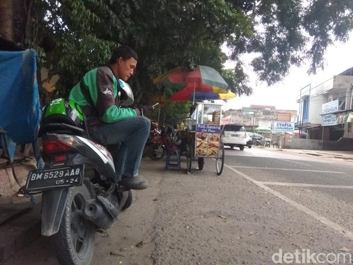 Pandemi Corona Pendapatan Ojol Taksi Online Babak Belur Di Pekanbaru