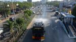 Saat Water Canon Dikerahkan untuk Semprotkan Disinfektan