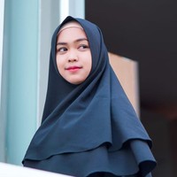 Ria Ricis sedang mencari rumah baru. Belum lama ini, ia mengunjungi salah satu rumah mewah incarannya. Begitu mewahnya, rumah tersebut juga dilengkapi sebuah lift. (Foto: Instagram @riaricis1795)