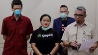 CEO Halodoc Jonathan Sudarta, Chief Public Policy & Government Relations Gojek Shinto Nugroho dan Sekretaris Jenderal Kementerian Kesehatan RI drg. Oscar Primadi, MPH menandatangani nota kesepahaman (MoU) di Jakarta (23/03).