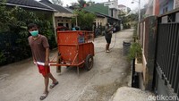 Kegiatan yang berangkat dari insiatif warga sendiri ini guna mencegah penyebaran virus Corona.